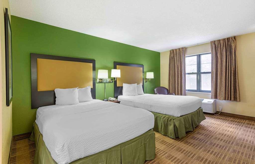 Suburban Studios Columbus Bradley Park Habitación foto