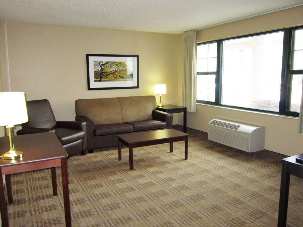 Suburban Studios Columbus Bradley Park Habitación foto